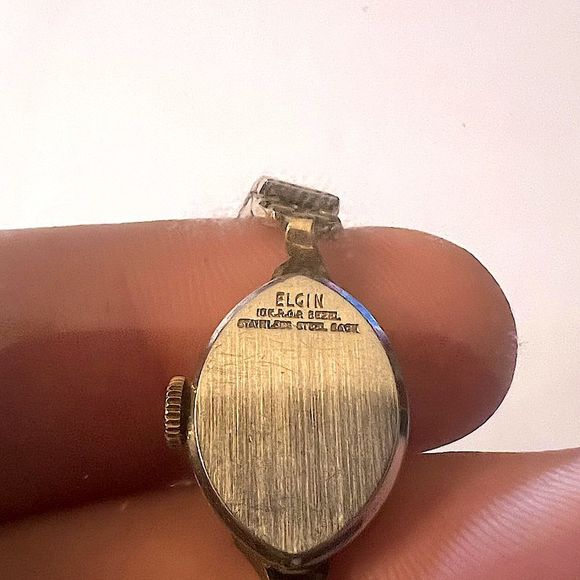 Vintage Women’s Elgin 21 10K Bezel Watch - Picture 9 of 10